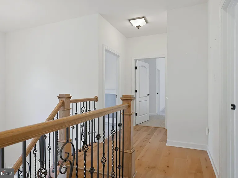 301 Kingdom Dr — Photo 59