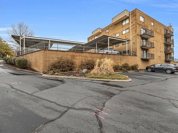 3rd image of 4332 Lakeshore Ln Unit 202