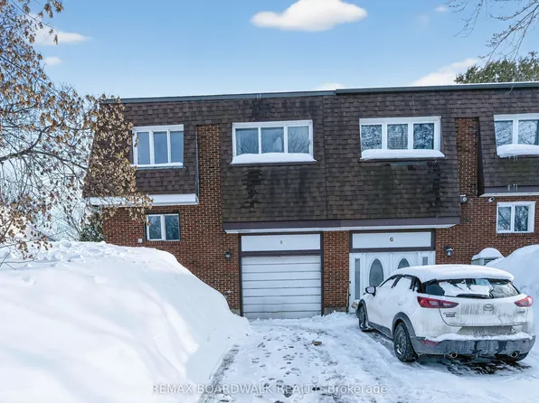 8 Oberon St, Ottawa, ON K2H 7X7