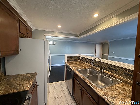 3rd image of 509 Burnside Ave APT A9