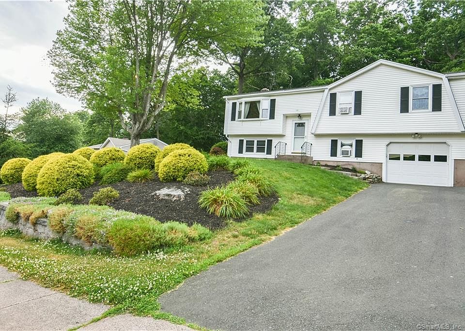 1st image of 59 Quarry Brook Dr