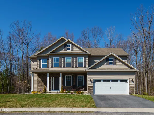 10 Basswood Court, Ballston Lake, NY 12019