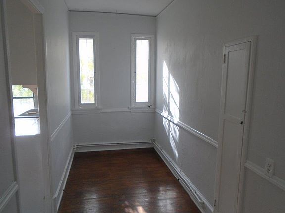3rd image of 2030 Virginia Ave APT B