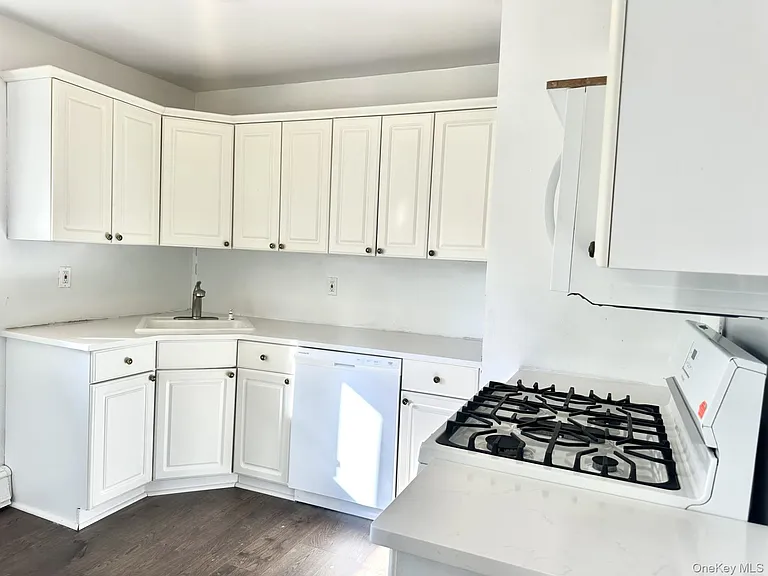 27 Collins Rd — Photo 9