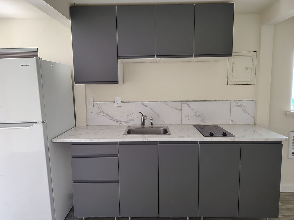 1st image of 124 W Main St APT 3
