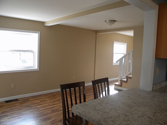 5th image of 316 Hill St S