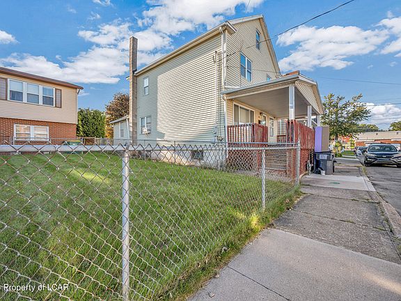 5th image of 428 Park St