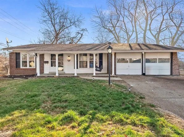 7138 Royal Coach Ln, Hazelwood, MO 63042
