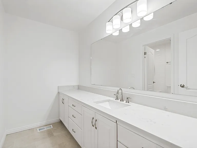 1241 Cambridge Ct — Photo 23