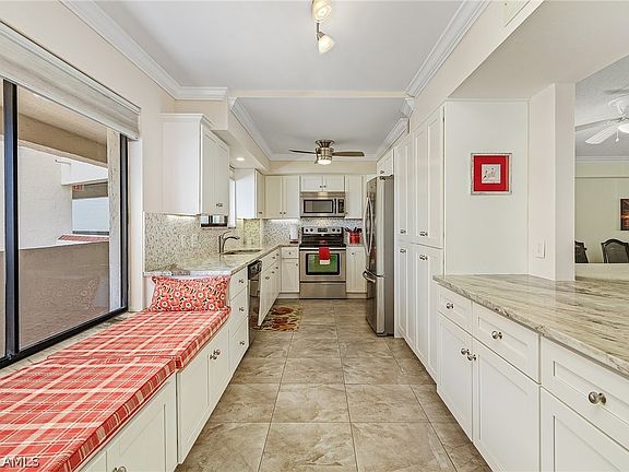 3rd image of 7430 Lake Breeze Dr APT 208