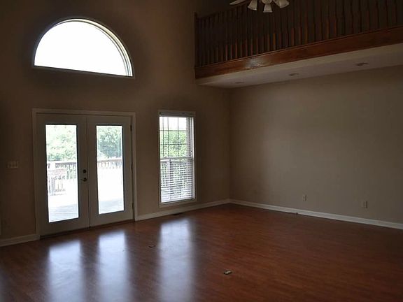 3rd image of 2331 Oak St Unit 1