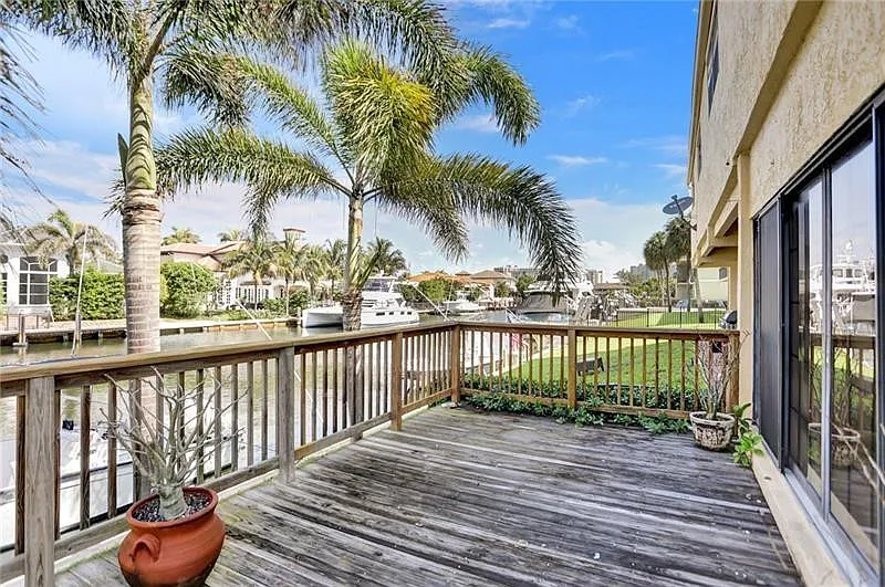 3 bed, 3.5 bath, 2200 sqft, $6,500 — Photo 3