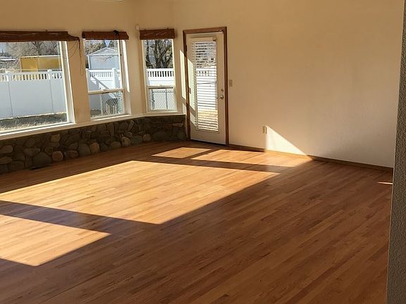 4th image of 1361 Sanden Ln
