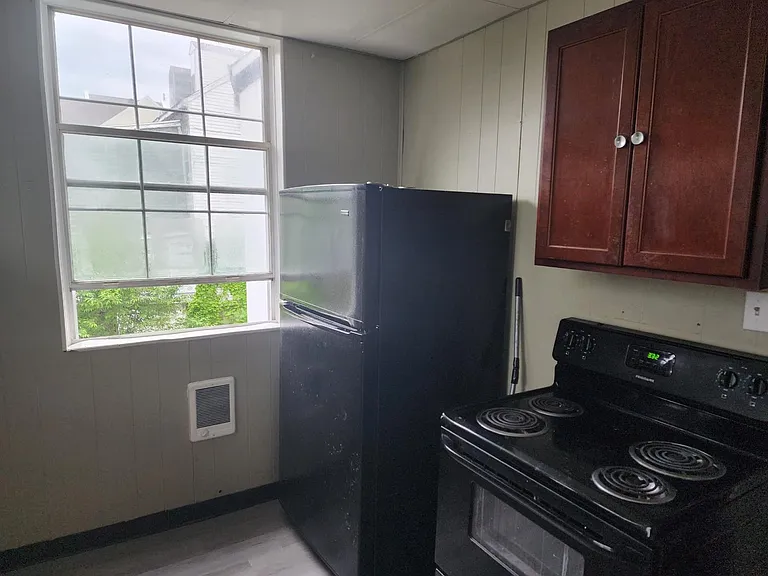 225 W Centre St #4 — Photo 8