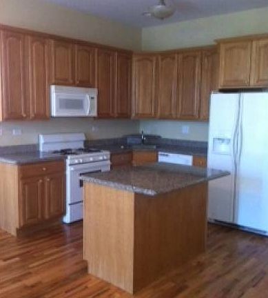 3rd image of 953 W 51st St #1