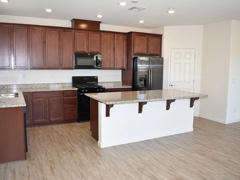 6114 Mehrten Cir — Photo 16