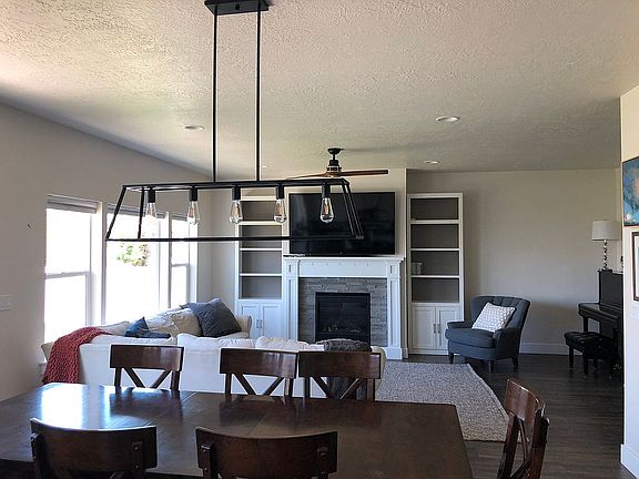 Dining/family room