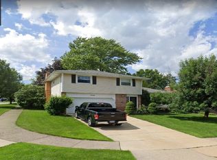 7430 Meadow Ln, Parma, OH