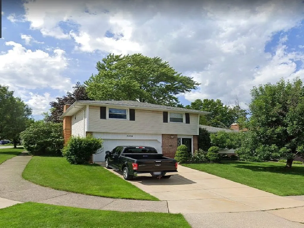 7430 Meadow Ln photo 1