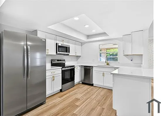 709 Brookview Dr — Photo 1