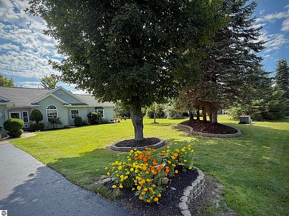 3rd image of 7443 Meadow Ln