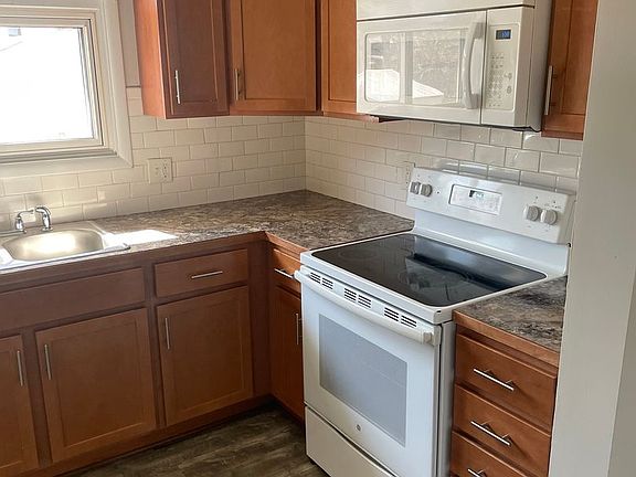 4th image of 3090 Scott St
