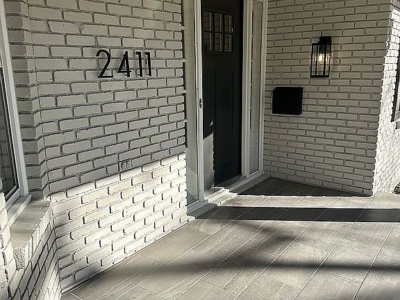 4th image of 2411 E Berkeley St