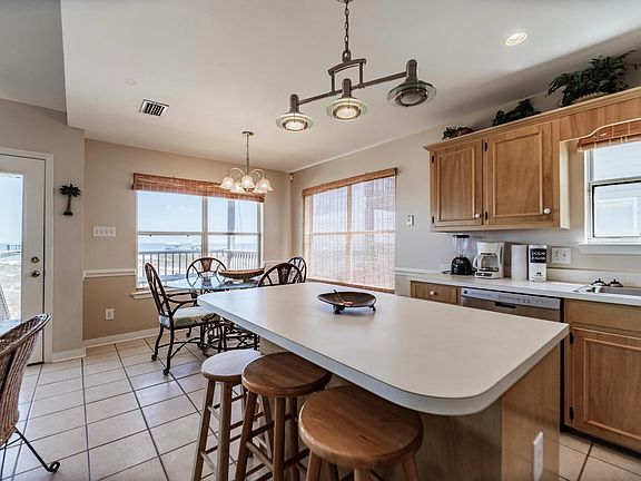 5th image of 2354 Island Shores Dr