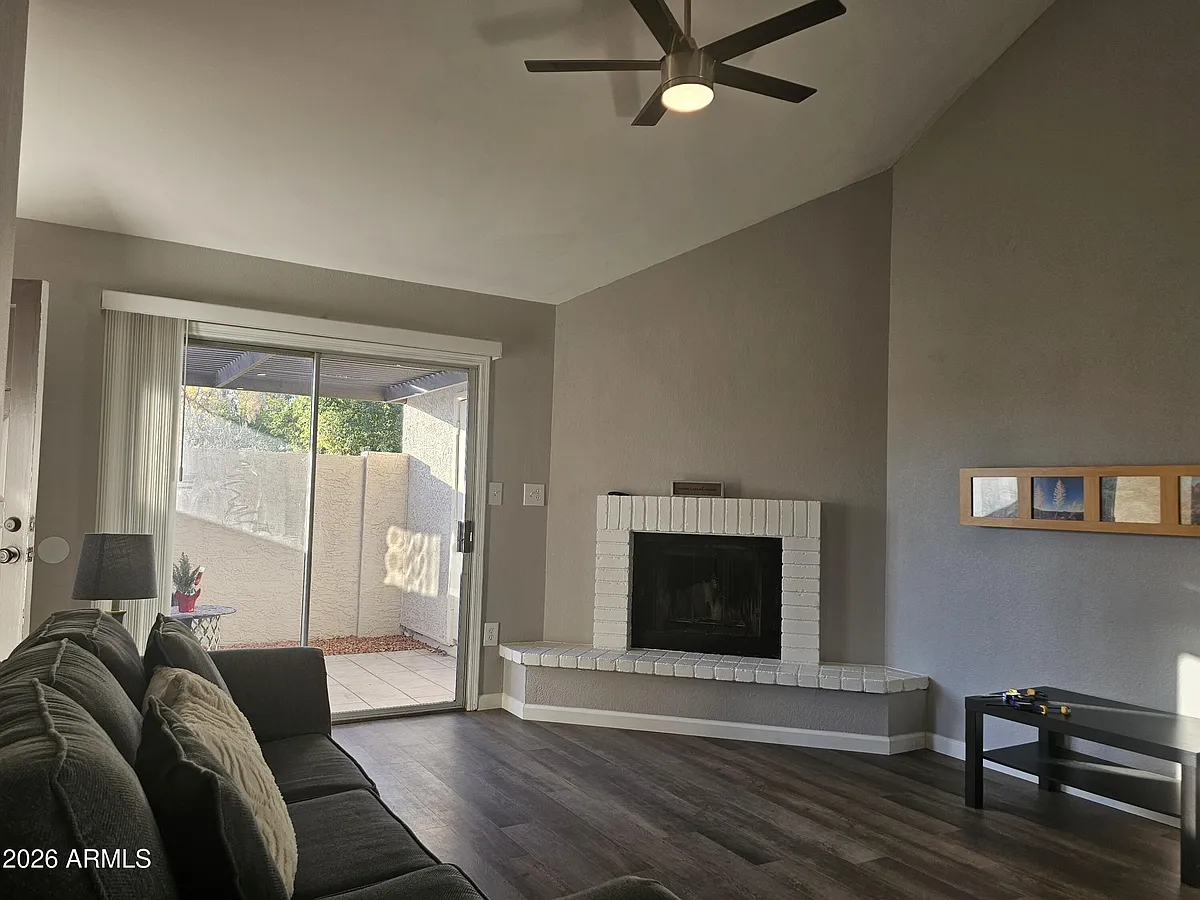 Building Photo - 2144 E Center Ln #3