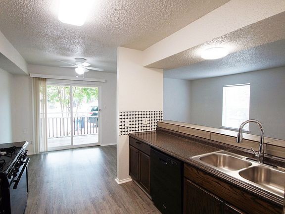 4th image of 1314 Southport Dr APT A