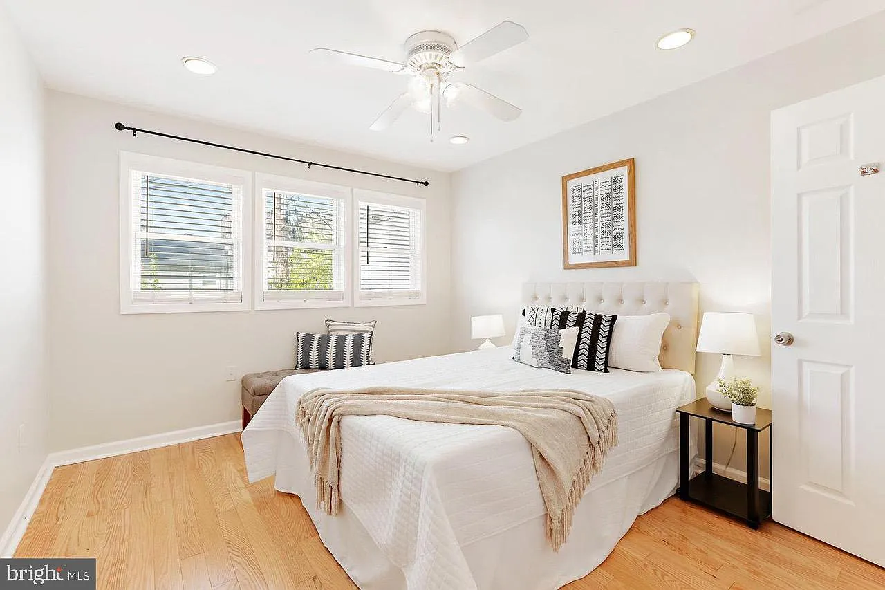 2 bed, 1068 sqft, $2,300 — Photo 3
