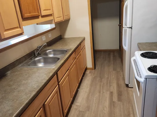 513 3rd St SE #106, Stanley, ND 58784