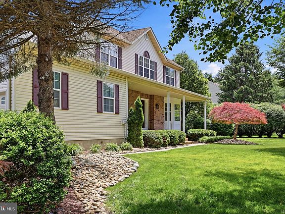 2nd image of 22 Cottage Place Dr