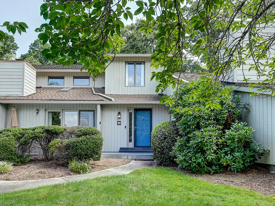 108 Cloverleaf Ln