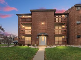 330 Shorewood Dr APT 2A, Glendale Heights, IL 60139