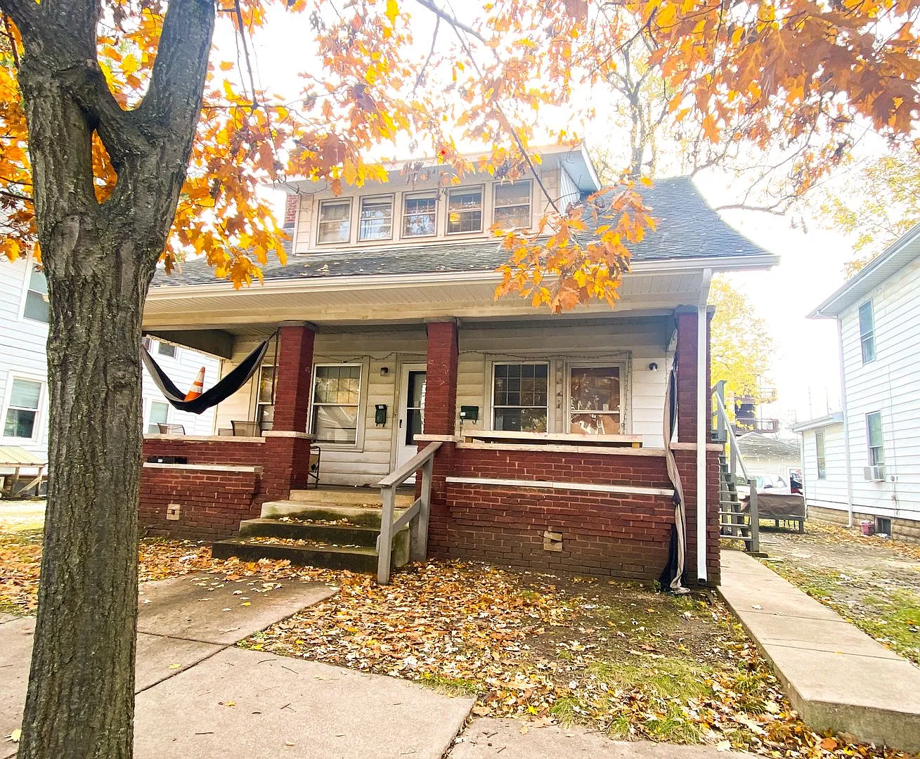 223 W Lutz Ave — Photo 1