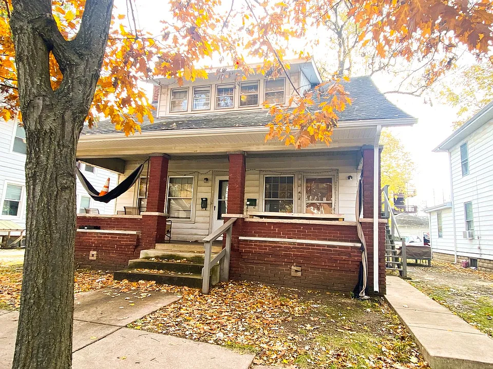 223 W Lutz Ave