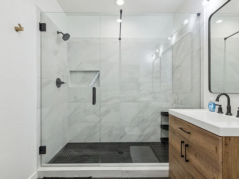 2015 Camelot Dr — Photo 20