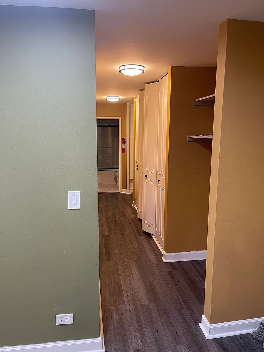Building Photo - 7306 N Winchester Ave #302