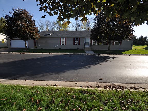 2nd image of W6988 Edgewater Dr