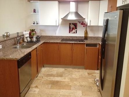 3rd image of 170 SE 14th St APT 2403