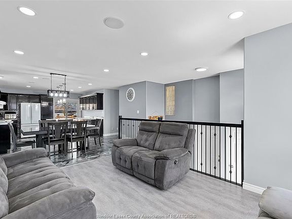 5th image of 144 Gladstone Ave
