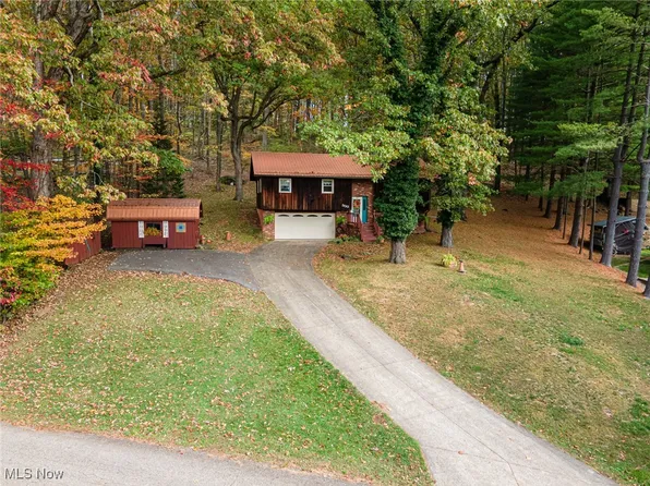 300 Hillsdale Dr, Coshocton, OH 43812