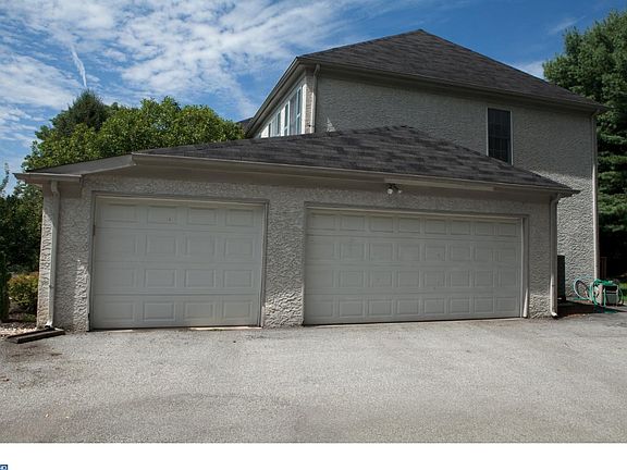 4th image of 656 Lyndale Ct