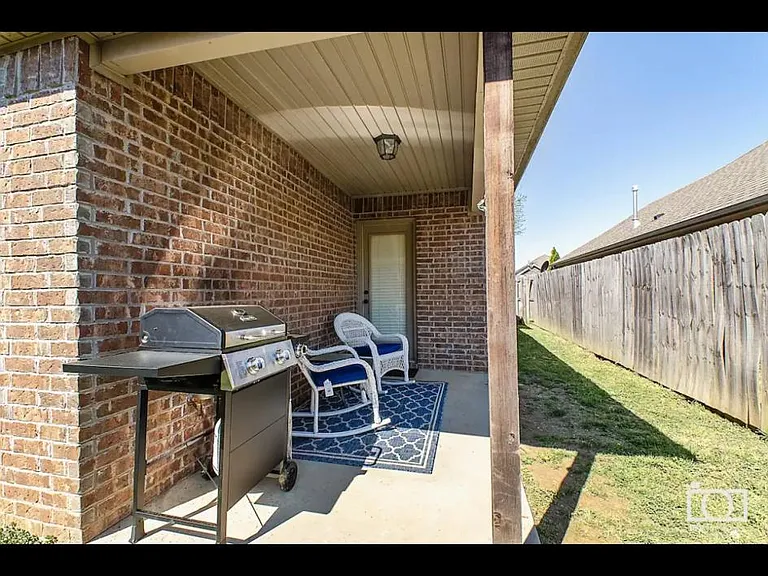 2670 N Barcelona Ave — Photo 4
