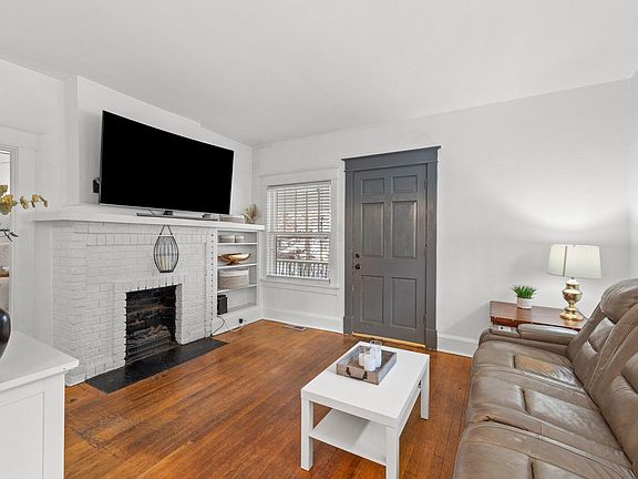 5th image of 1008 Aurora Ave