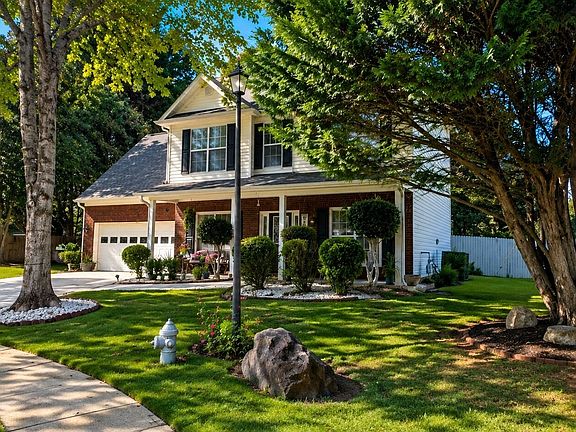 2nd image of 307 Carlton Chase Ct