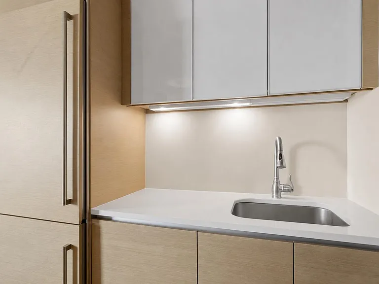 77 Hudson St #2412 — Photo 3