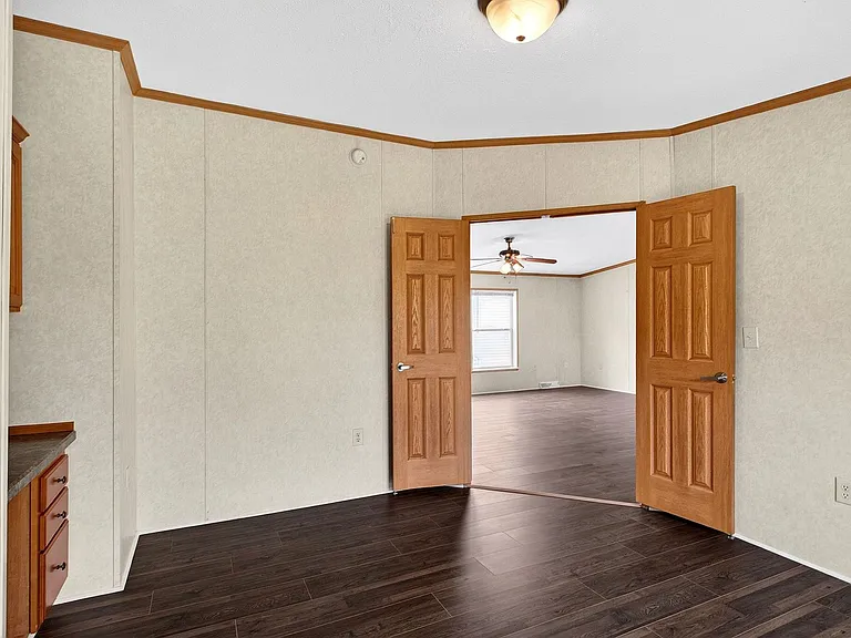 15 W Redwood Ave — Photo 40