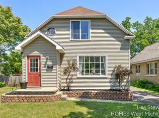 1131 Crescent St NE, Grand Rapids, MI 49503